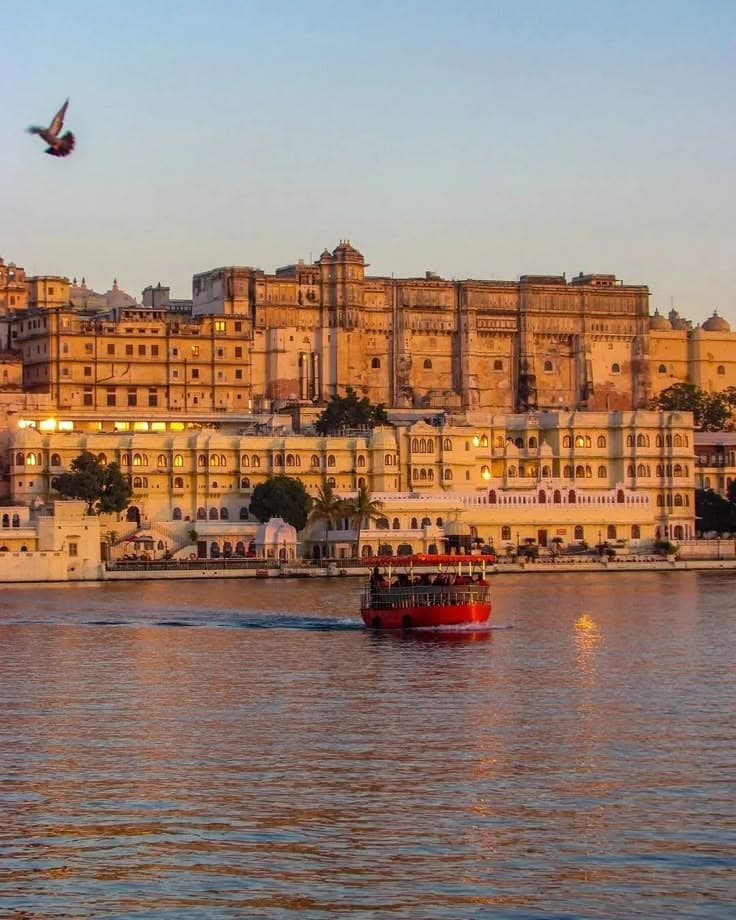 City Palace and Lake Pichola reflected at dusk, Udaipur