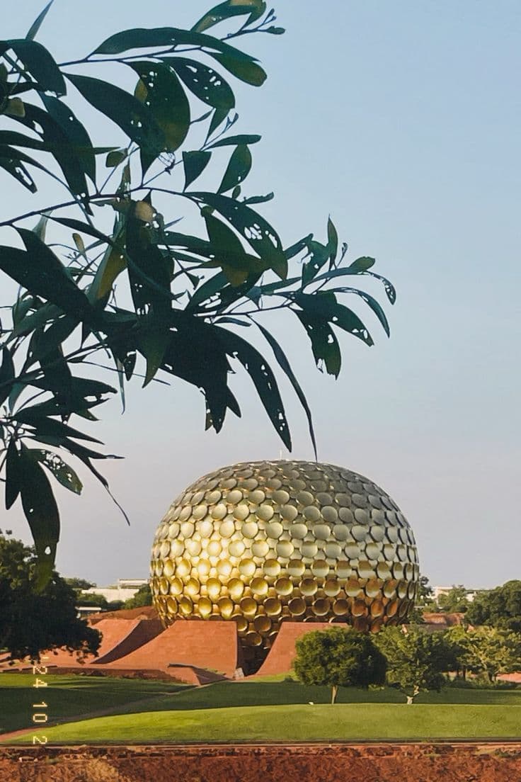 Yellow French colonial building in Pondicherry White Town